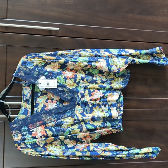 Top - Picture 1 of 6